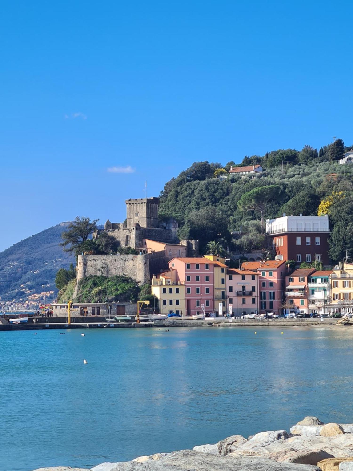 Casa Del Vicolo: Central 2BR Apartment with Easy Excursion Access La Spezia Exterior photo